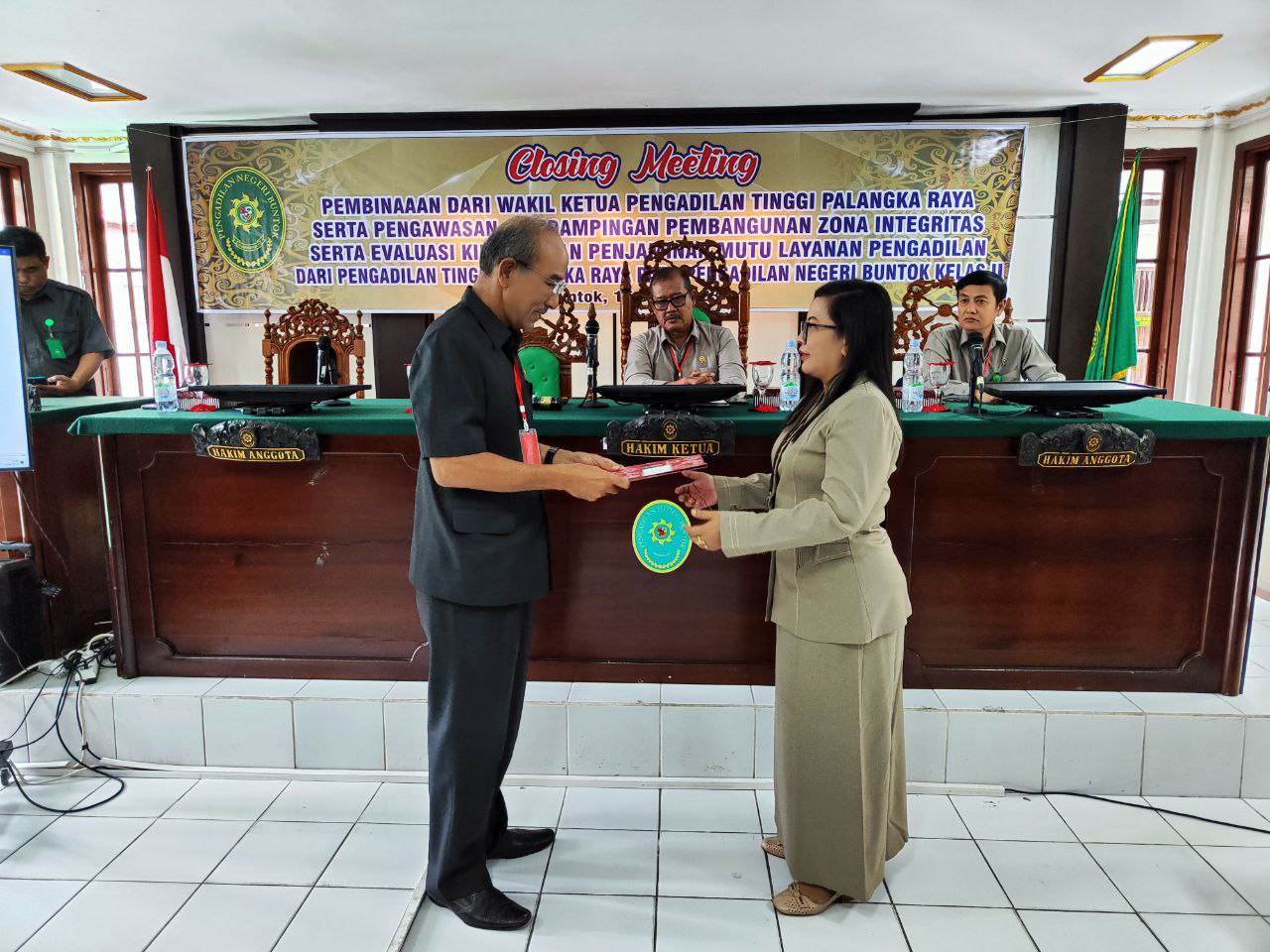 photo 6073579121348293753 y