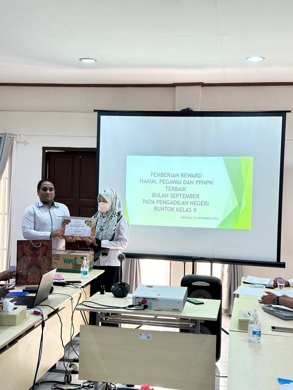 photo 6093823707396029743 y