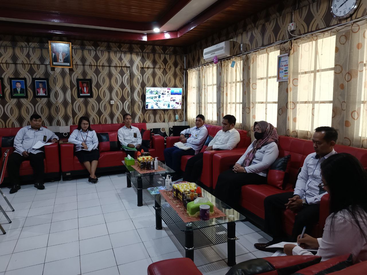 photo 6131694826341643320 y