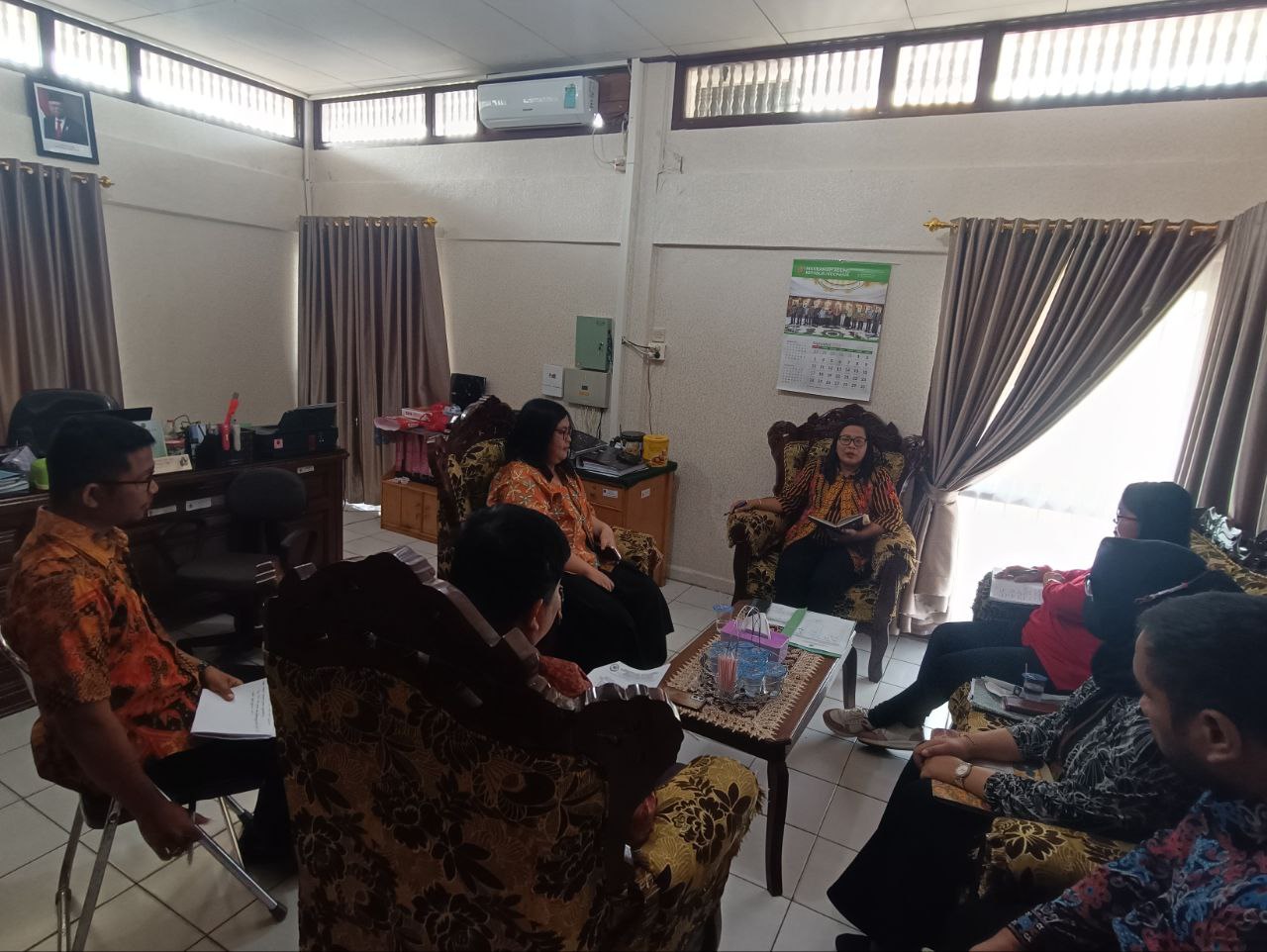 photo 6082467848225142269 y