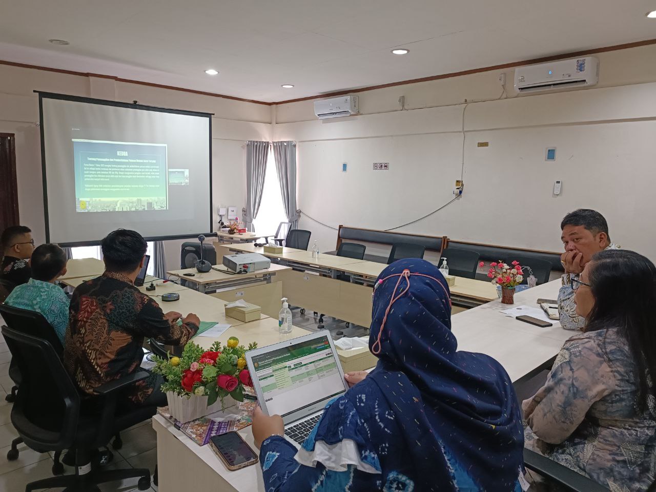 photo 6138871093923001062 y