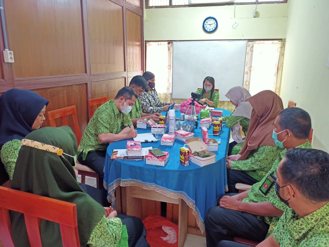 rapat kesekretariatan 1