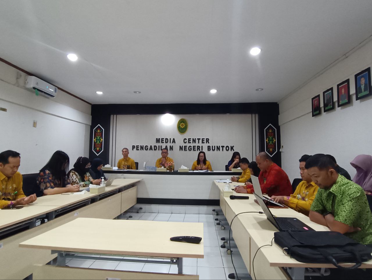 photo 6314431073307704635 y